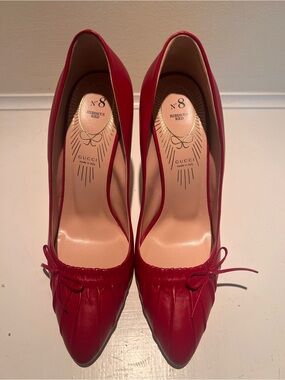Gucci Red Pointed-Toe Leather Pumps with Bow Detail